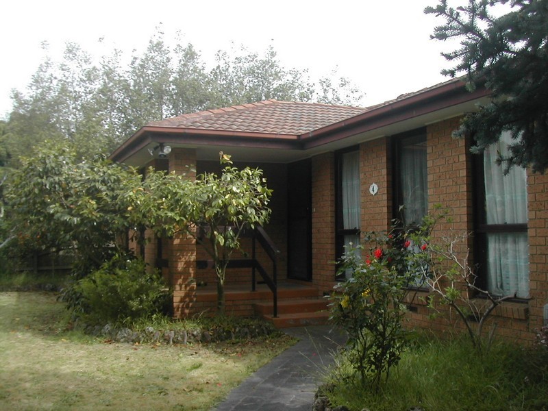 4 Duntroon Drive, Wantirna VIC 3152