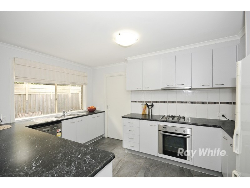 2/13 Somerset Street, Wantirna South VIC 3152