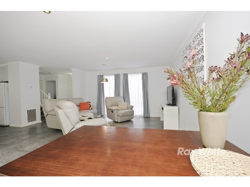 2/13 Somerset Street, Wantirna South VIC 3152