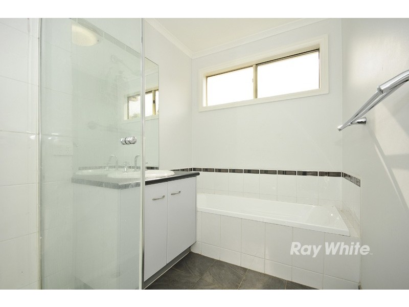 2/13 Somerset Street, Wantirna South VIC 3152