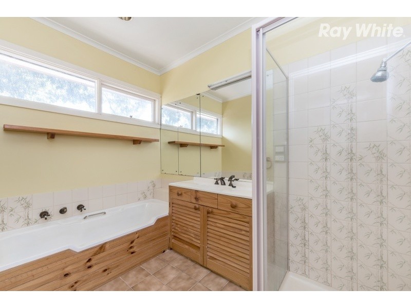 1 Coolomon Close, Wantirna South VIC 3152