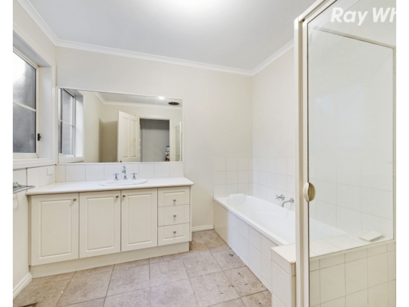 96 Lee-Ann Crescent, Croydon VIC 3136