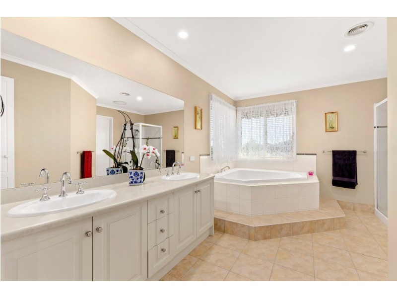 12 Whitehall Terrace, Ferntree Gully VIC 3156