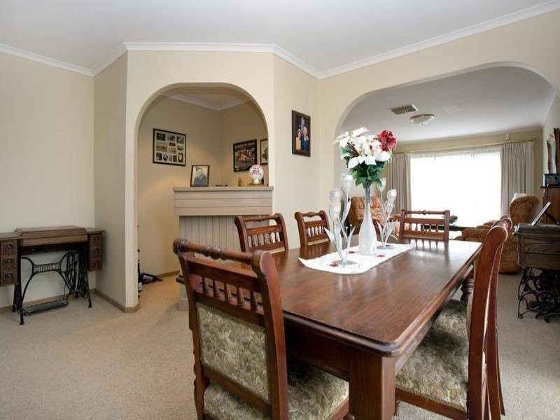 13 Calder Way, Wantirna South VIC 3152