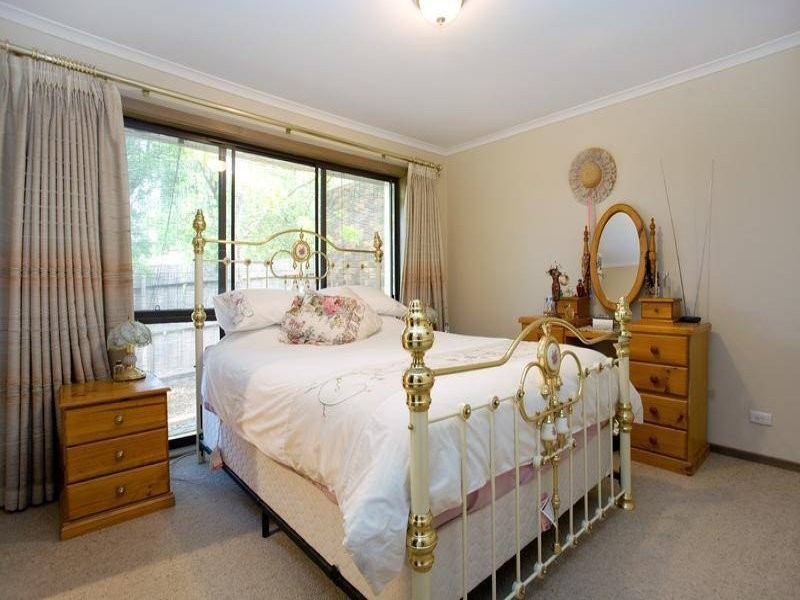 13 Calder Way, Wantirna South VIC 3152