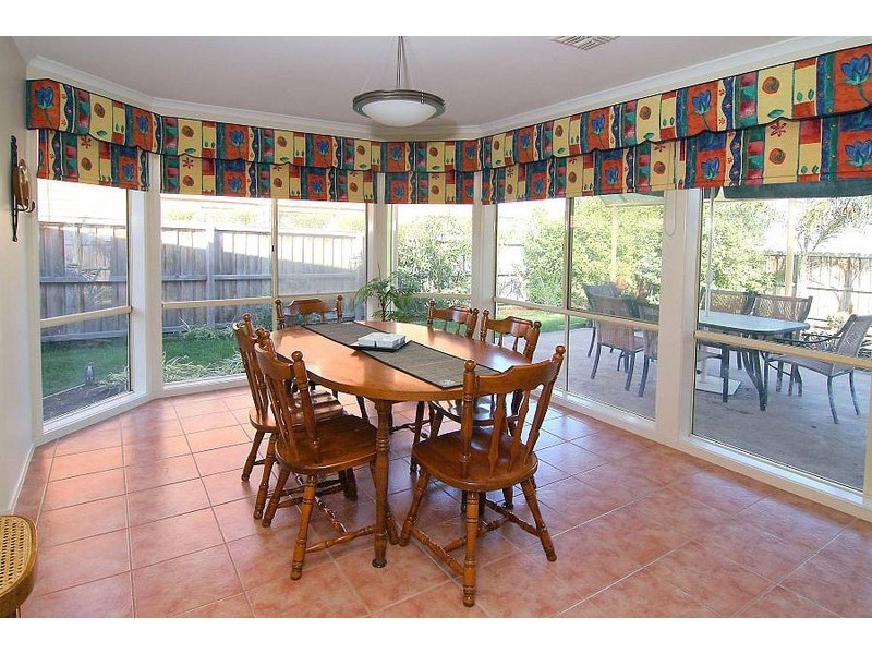 4 Noel Court, Wantirna South VIC 3152