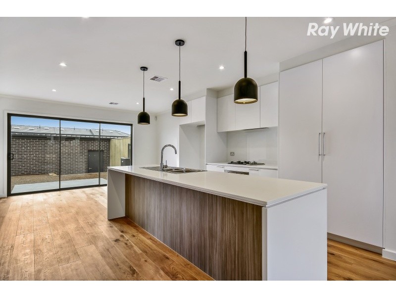 11 Cherry Walk, Wantirna South VIC 3152