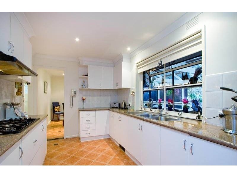 2  Cumberland Avenue, Bayswater VIC 3153