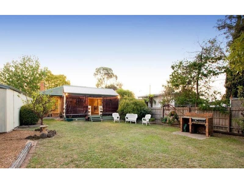 2  Cumberland Avenue, Bayswater VIC 3153