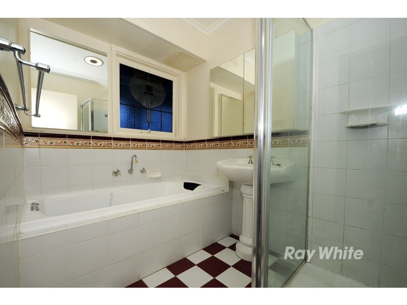 4 Aisbett Avenue, Wantirna South VIC 3152