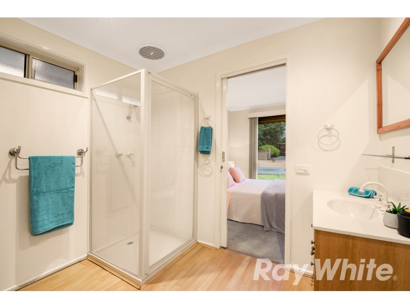 24 Greenaway Drive, Ferntree Gully VIC 3156