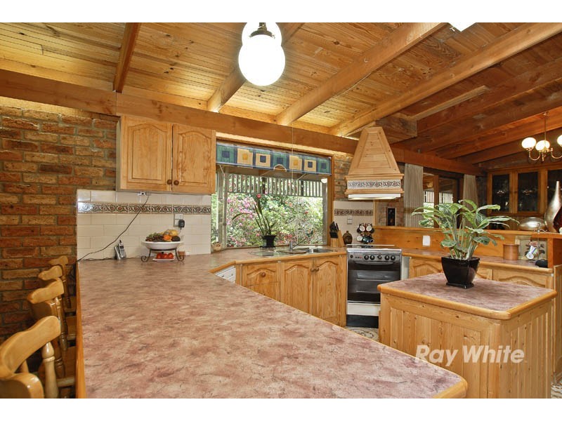 13 Seascape Close, Ferntree Gully VIC 3156