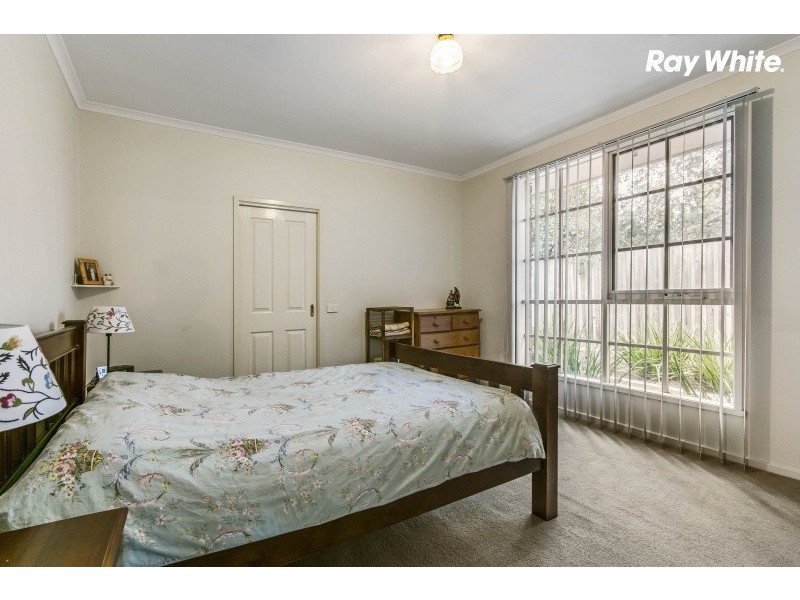 2/25 Blind Creek Lane, Wantirna South VIC 3152