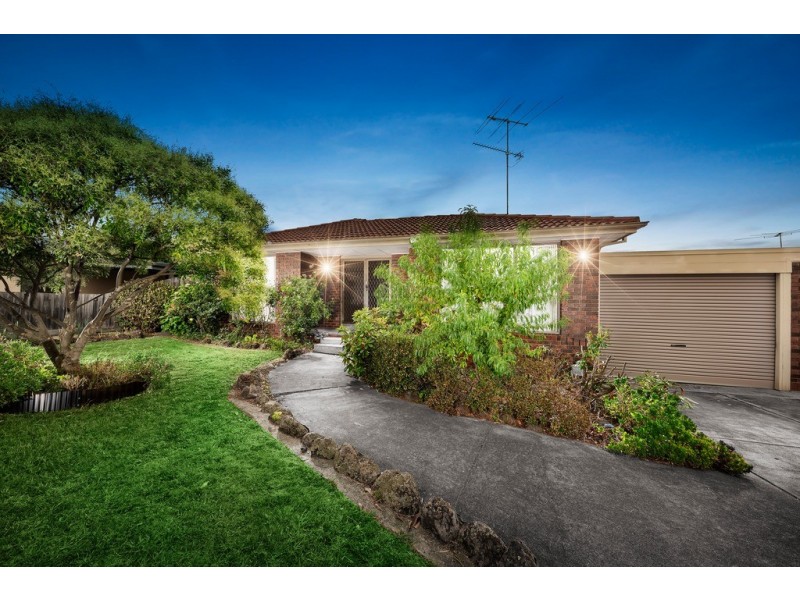 18 Cloverlea Drive, Wantirna VIC 3152