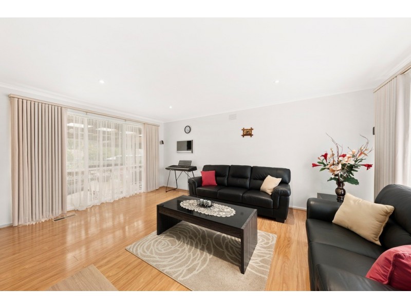 18 Cloverlea Drive, Wantirna VIC 3152