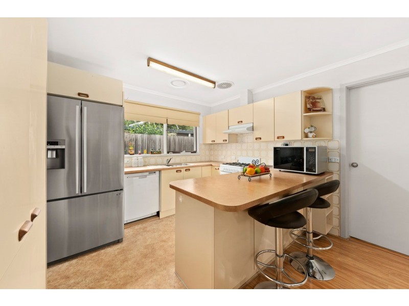 18 Cloverlea Drive, Wantirna VIC 3152