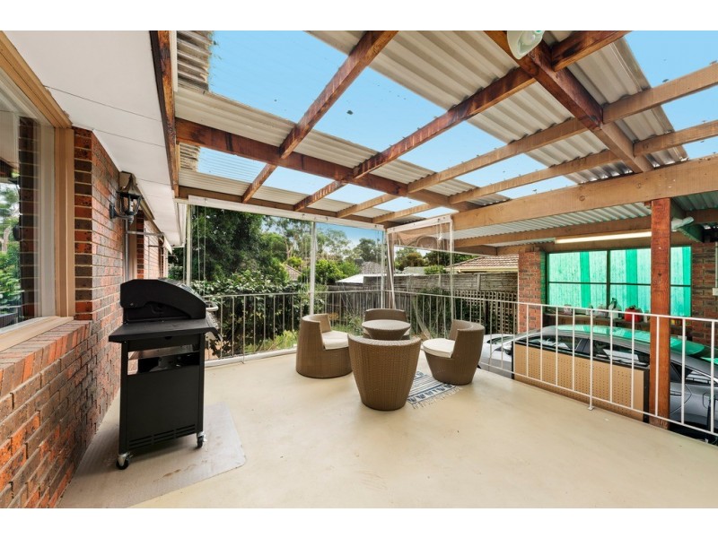 18 Cloverlea Drive, Wantirna VIC 3152