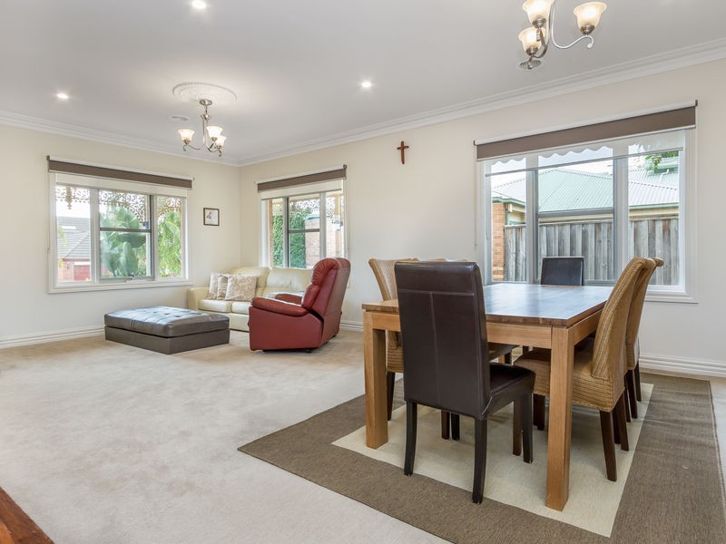 6 Honeypot Close, Knoxfield VIC 3180