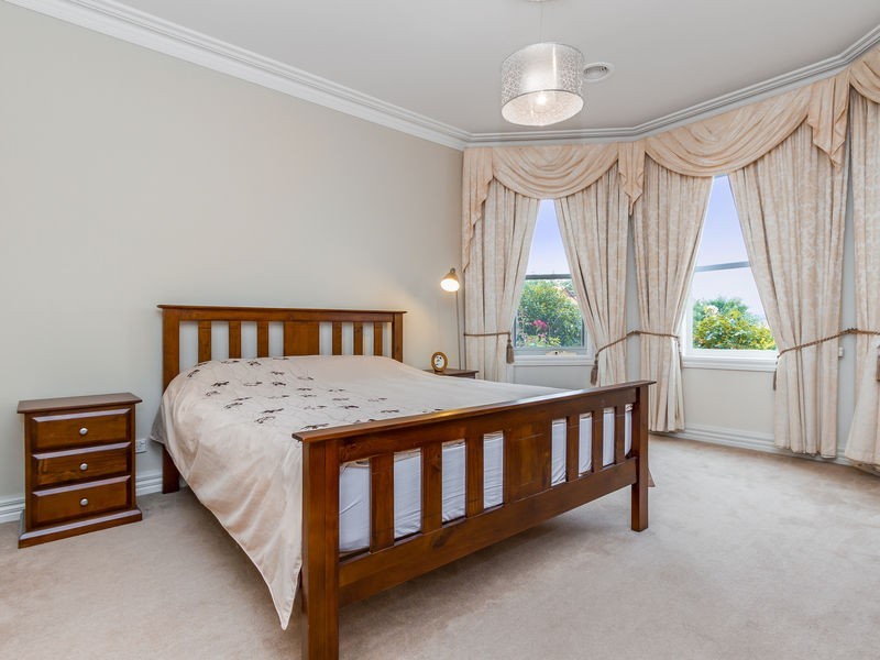 6 Honeypot Close, Knoxfield VIC 3180