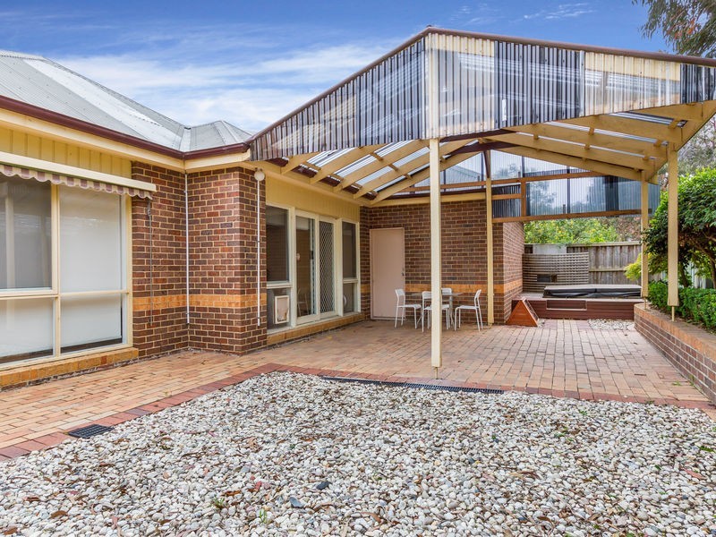 6 Honeypot Close, Knoxfield VIC 3180