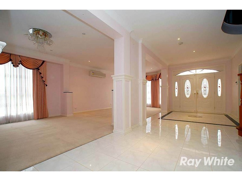 17 Sovereign Place, Wantirna South VIC 3152