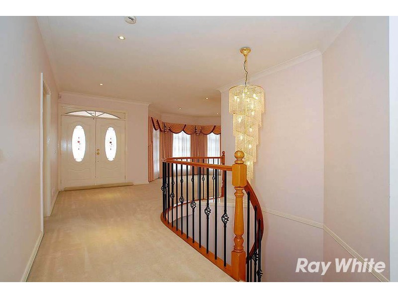 17 Sovereign Place, Wantirna South VIC 3152