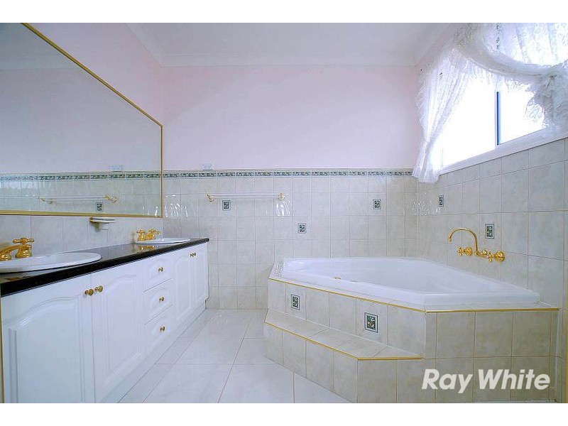 17 Sovereign Place, Wantirna South VIC 3152