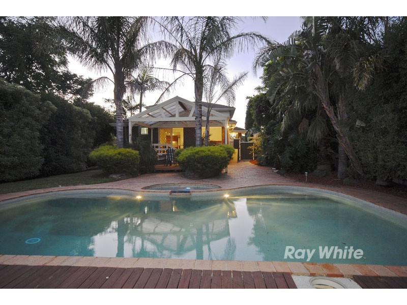 33 Wakley Crescent, Wantirna South VIC 3152