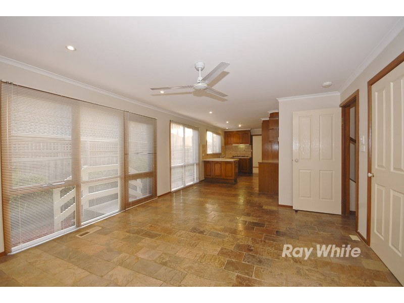 33 Wakley Crescent, Wantirna South VIC 3152