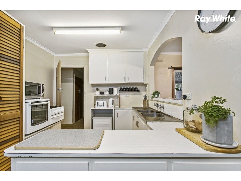 26 Latona Avenue, Knoxfield VIC 3180