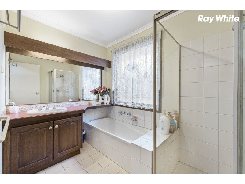 2 Adam Close, Rowville VIC 3178