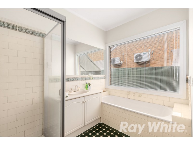 6 Honeypot Close, Knoxfield VIC 3180