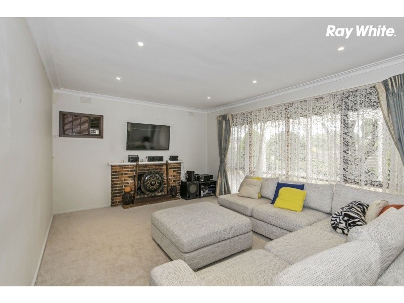 2 Cumberland Avenue, Bayswater VIC 3153