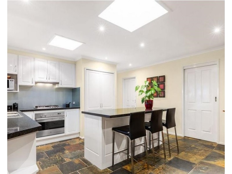 11 Courtney Square, Wantirna VIC 3152