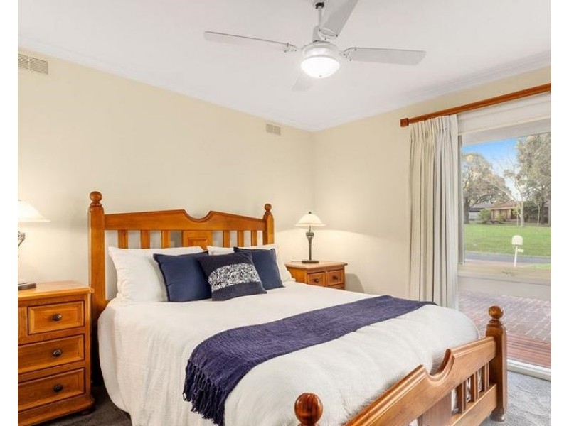 11 Courtney Square, Wantirna VIC 3152