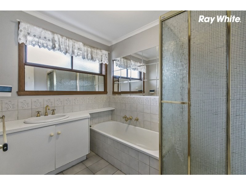 112 Fraser Crescent, Wantirna South VIC 3152