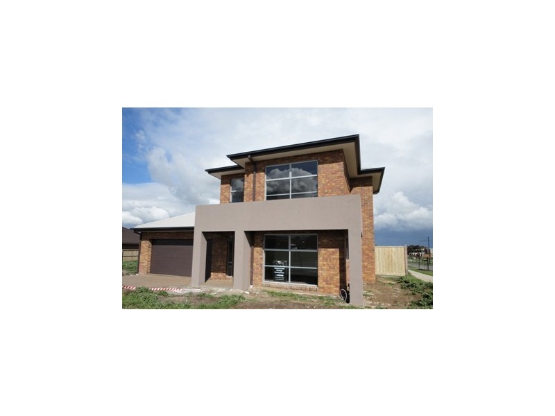 319 Grasslands Crescent, Officer VIC 3809