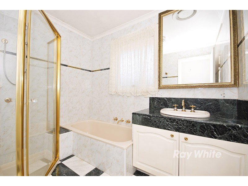 1/2 Tumut Court, Wantirna VIC 3152