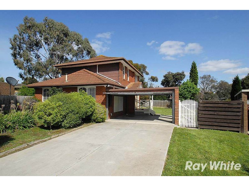 17 Fraser Crescent, Wantirna South VIC 3152