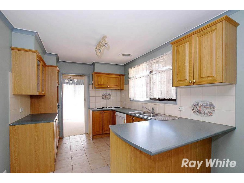 17 Fraser Crescent, Wantirna South VIC 3152