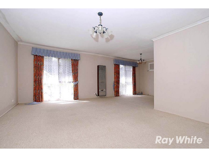 17 Fraser Crescent, Wantirna South VIC 3152