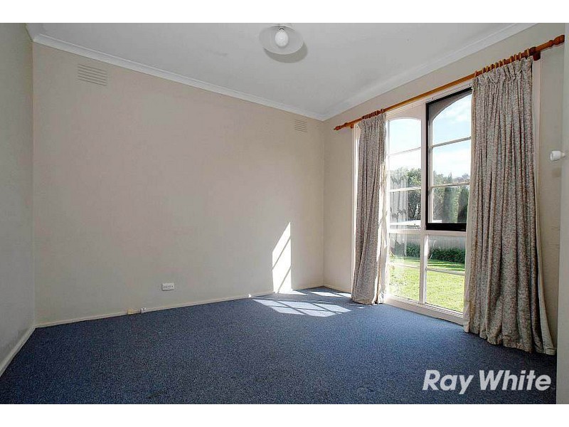 17 Fraser Crescent, Wantirna South VIC 3152