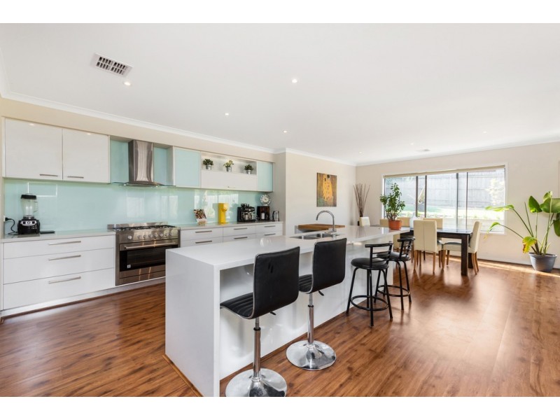 21 Pioneer Close, Vermont South VIC 3133