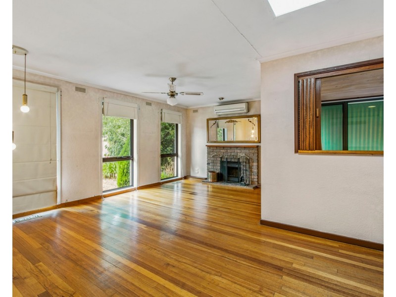15 Narong Crescent, Knoxfield VIC 3180