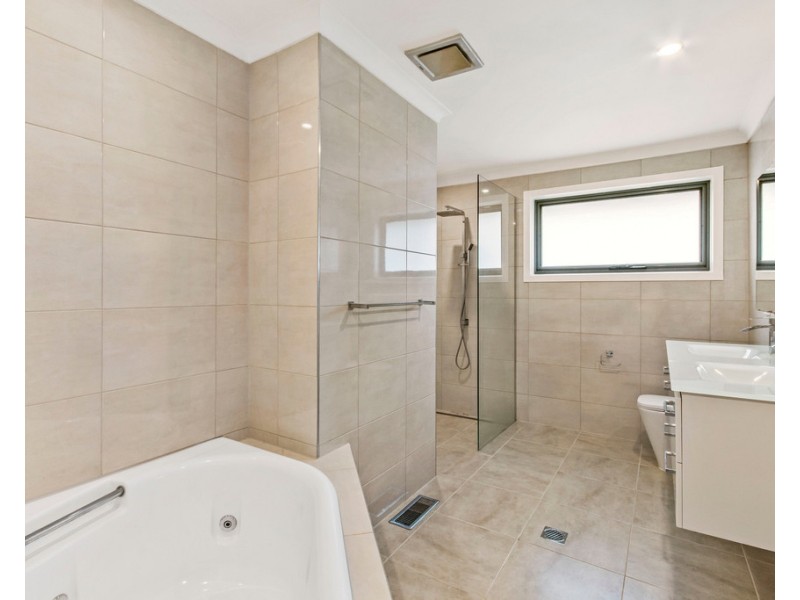 15 Narong Crescent, Knoxfield VIC 3180
