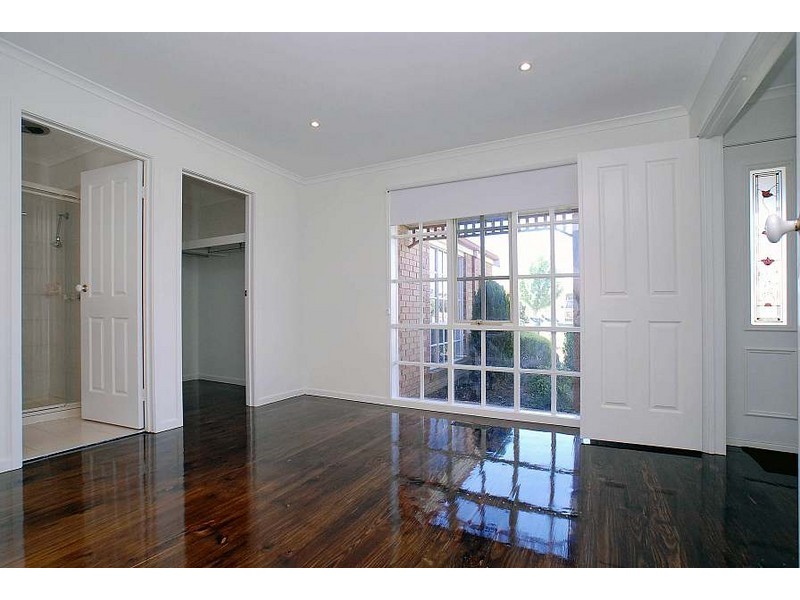 17 Peartree Place, Knoxfield VIC 3180