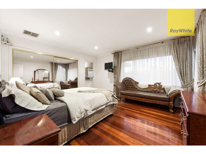 8 Sally Close, Wantirna South VIC 3152