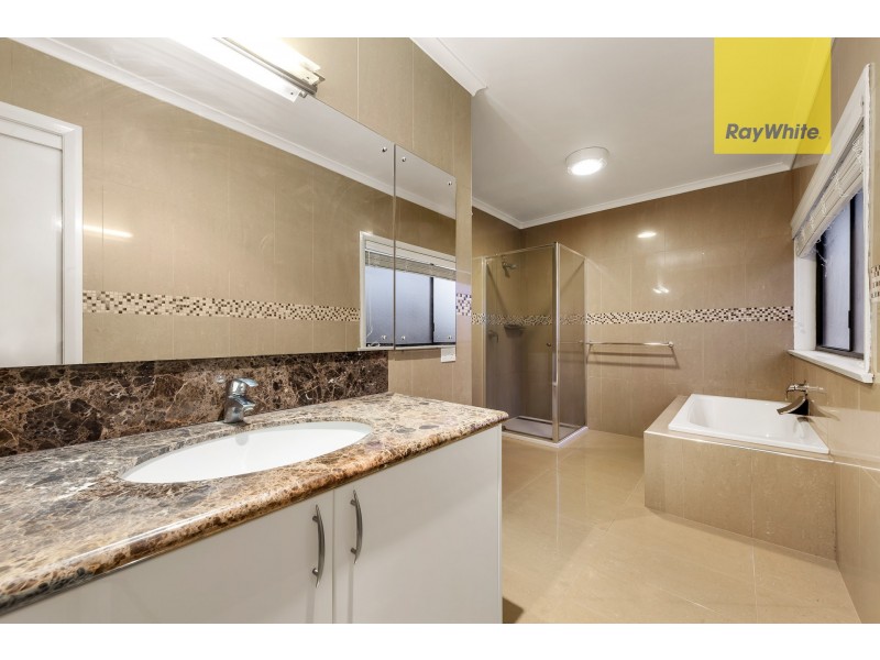 8 Sally Close, Wantirna South VIC 3152