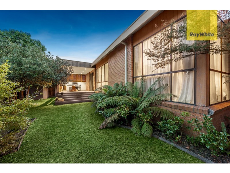 8 Sally Close, Wantirna South VIC 3152