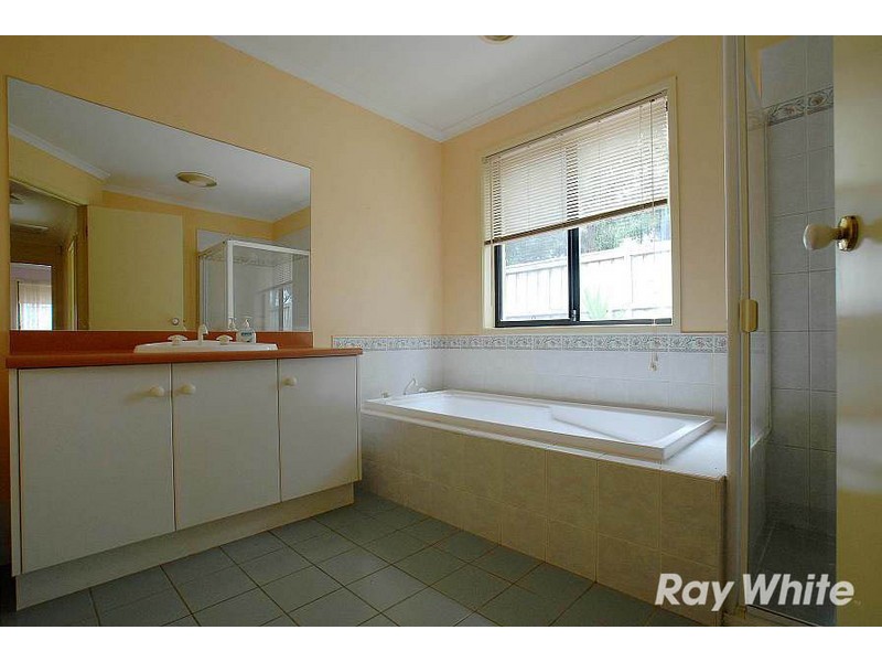 1 Applewood Drive, Knoxfield VIC 3180